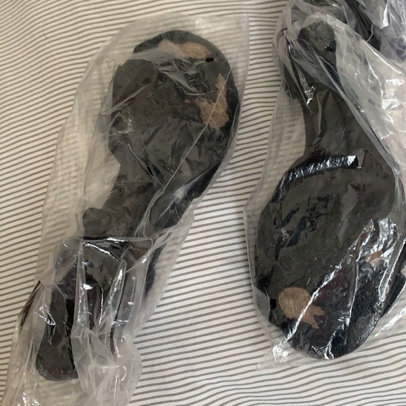 Stuart weitzman stunning satin heels, 4.5 petite - Picture 4 of 6